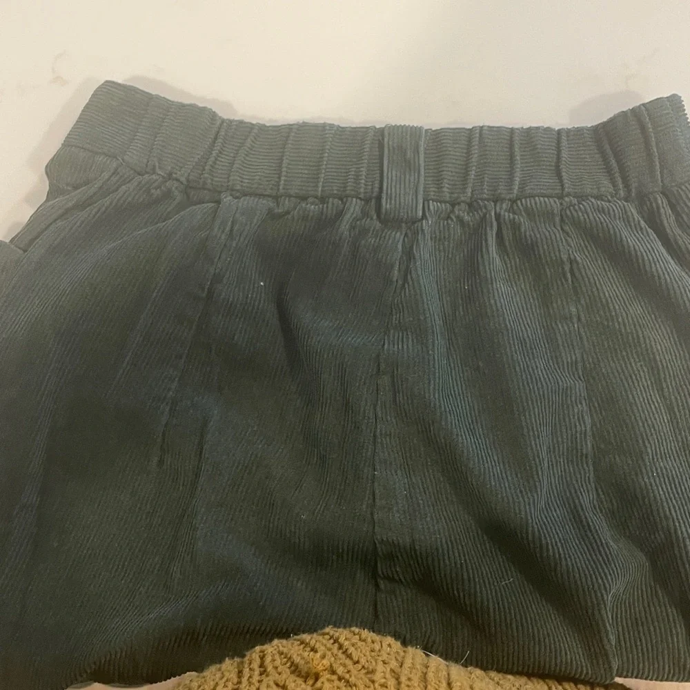 Simplee Forest Green baggie Corduroy Pants in size medium